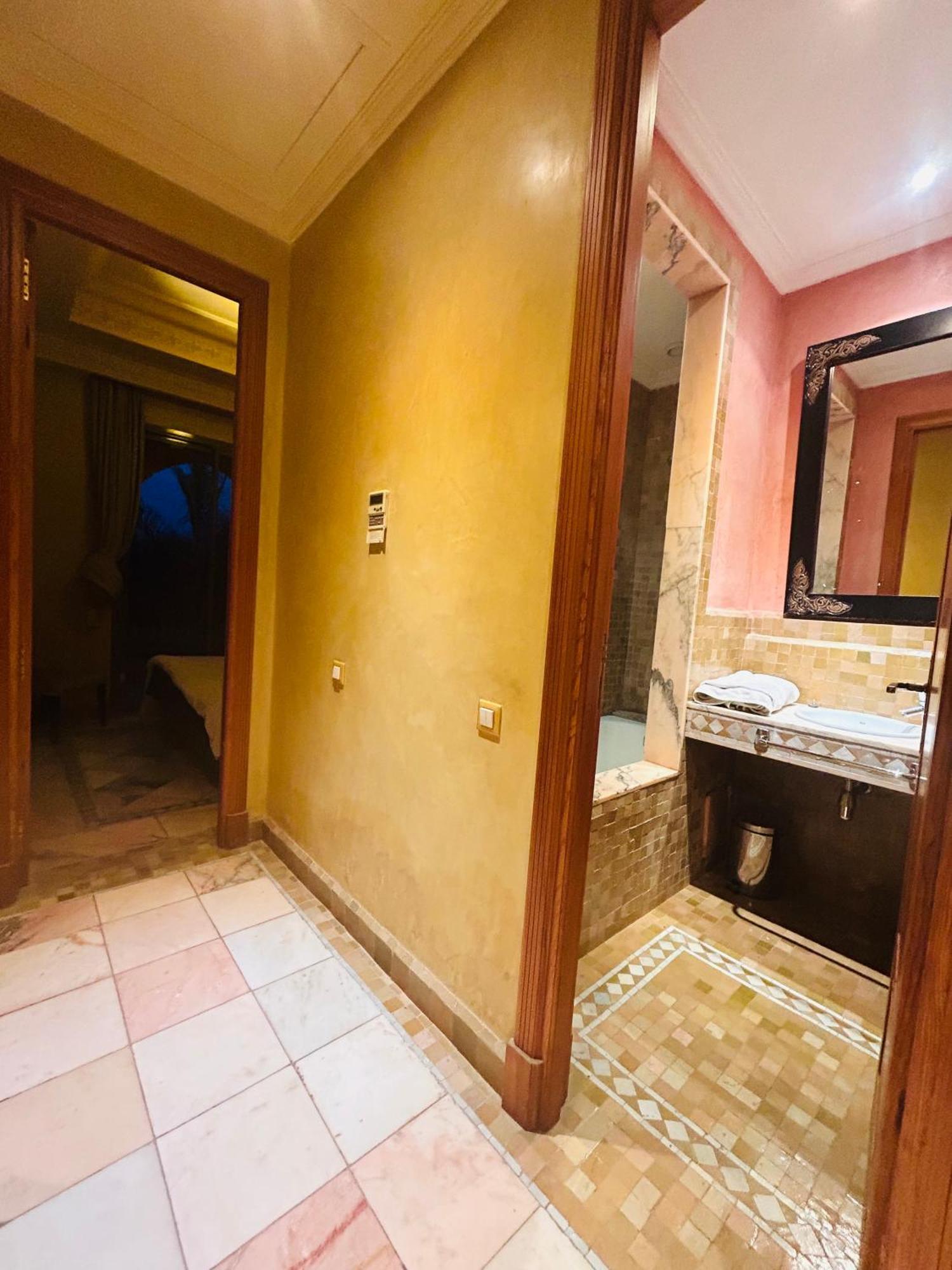 Appartement Spacieux Avec Piscine A La Palmeraie Marrákes Kültér fotó
